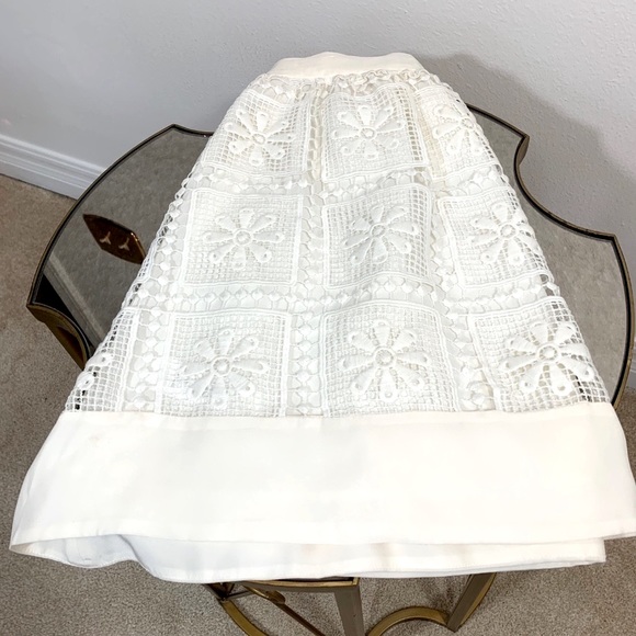 ELIZABETH AND JAMES SILK AND LACE SKIRT. Size 0. - Picture 3 of 11